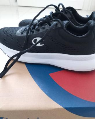 Scarpe da ginnastica Champion nuove !!
