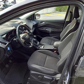 Auto Ford Kuga