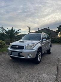 TOYOTA RAV4 2.0 D-4D – 5 PORTE – GANCIO TRAINO