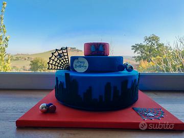 torta finta di compleanno Spiderman