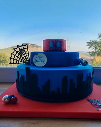 torta finta di compleanno Spiderman