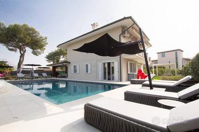Villa di 303 m² con più di 5 locali a Desenzano de