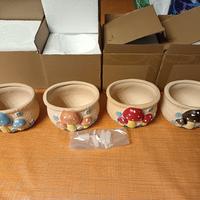 4 vasetti ceramica con funghi in rilievo colorati
