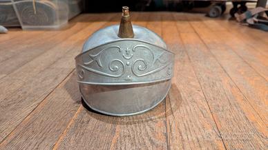 Elmo in  aluminio per bambini  anni 1940