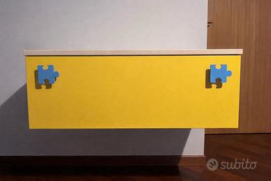 Cassettone e pensile a cubo per cameretta
