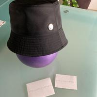 Cappello nero Stella McCartney a secchiello
