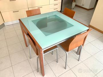 Tavolo in vetro temperato e legno allungabile