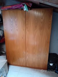 armadio in legno a 2 ante 