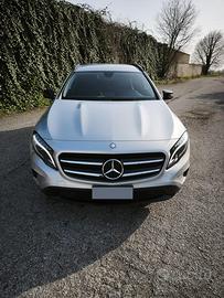 M.B GLA 220