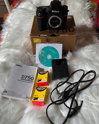 Nikon D750 Body only with extra new 2 batteries
