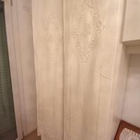 Tende  porta finestra finemente ricamate