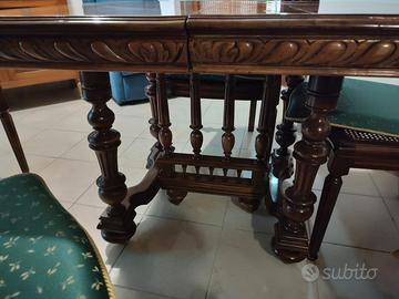 tavolo, due poltrone e due sedie