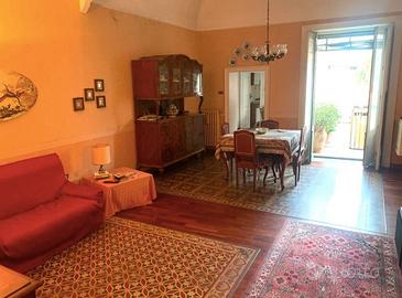 Giarre centro ; indipendente 270 mq p.auto