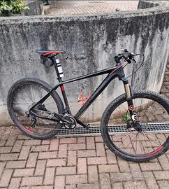 Mountain bike Cube reaction in carbonio