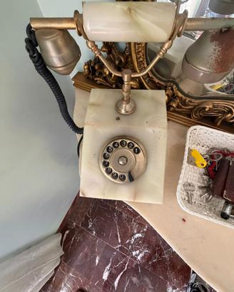 Telefono vintage in onice con disco rotante