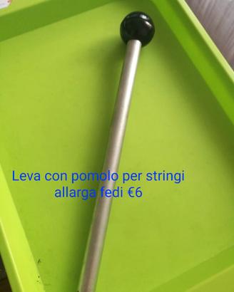 leva con pomolo
