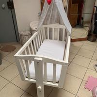 Culla per neonati in legno con baldacchino