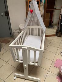 Culla per neonati in legno con baldacchino