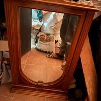 Specchio con cornice in legno