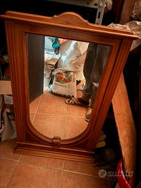 Specchio con cornice in legno