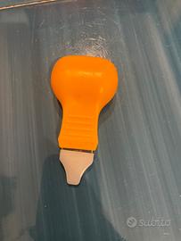 Utensile a lama per aprire le casse di orologi