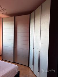 Armadio due ante scorrevoli e angolo spogliatoio