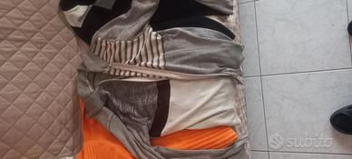 Maglie  e borse  in perfetto stato