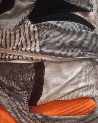 Maglie  e borse  in perfetto stato