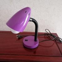 luce da comodino viola