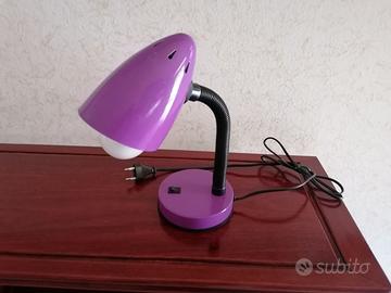 luce da comodino viola
