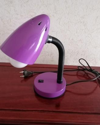 luce da comodino viola