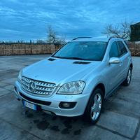 Mercedes ML320 Sport con gancio traino