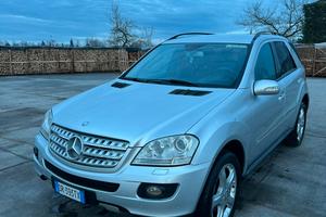 Mercedes ML320 Sport con gancio traino