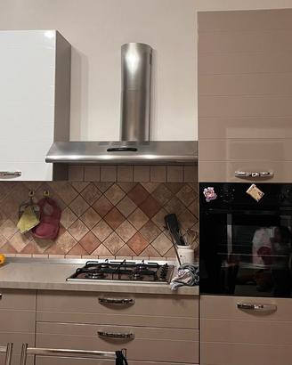 cucina + tavolo + sedie