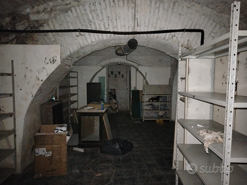 Magazzino nel cuore del centro storico di Roma