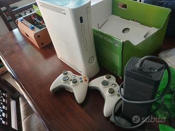 Xbox 360 Arcade completa + 10 giochi + caricatore