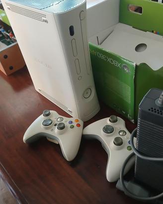 Xbox 360 Arcade completa + 10 giochi + caricatore