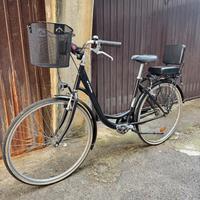 bicicletta da donna con cestino
