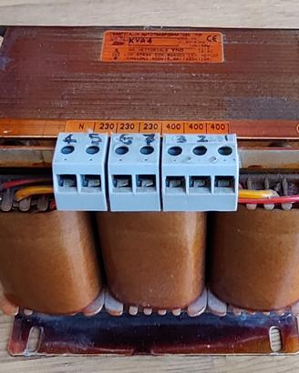 Trasformatore trifase 380/220
