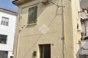 CASA SEMINDIPENDENTE A MONTESCUDO - MONTECOLOMBO
