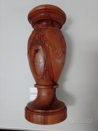 Elegante vaso decorativo in legno 