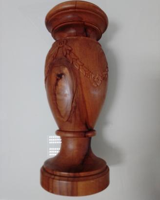 Elegante vaso decorativo in legno 