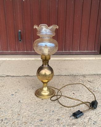 Lampada da tavolo in ottone e vetro