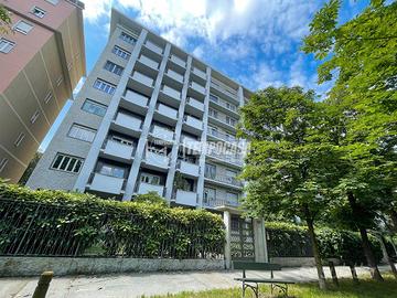 AMPIO CINQUE LOCALI IN CONTESTO SIGNORILE