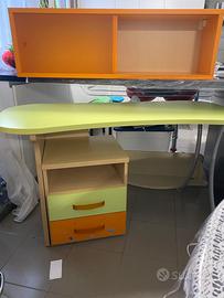 Scrivania, cassettiera e cubotto