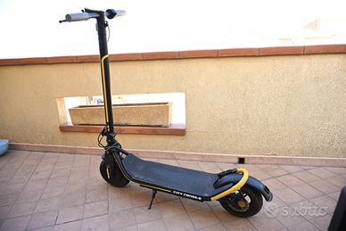 Monopattino Ducati Scrambler City Cross-E 350W