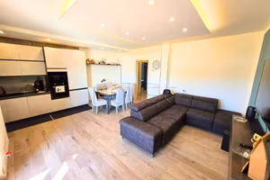 Appartamento di 95 m² con 4 locali e posto auto a 
