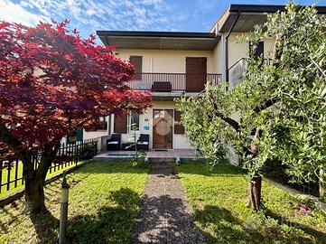 VILLA A SCHIERA A SONA