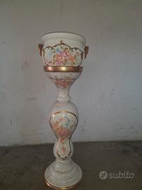 colonna con vaso.