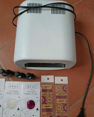 Lampada UV e decorazioni unghie